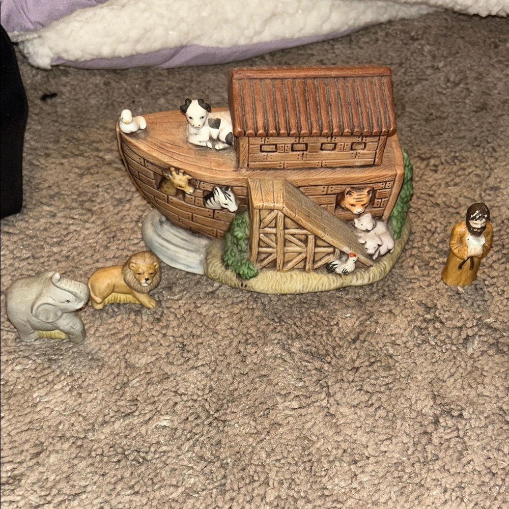 Noah's Ark Decorative Figurine Set - Brown